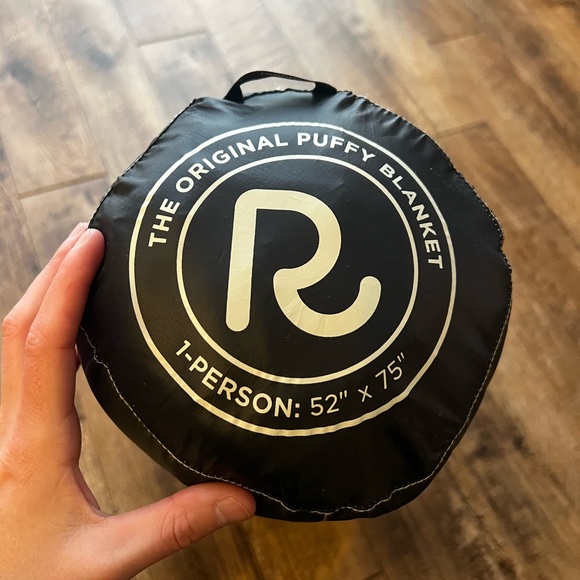 Rumpl Original Puffy Blanket - Cascade Fade - Picture 2 of 4